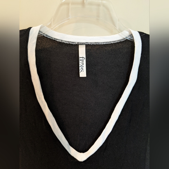 Made in USA, Fluxus, V-neck, long sleeve, neutral colorblock, super stretchy - Picture 2 of 5